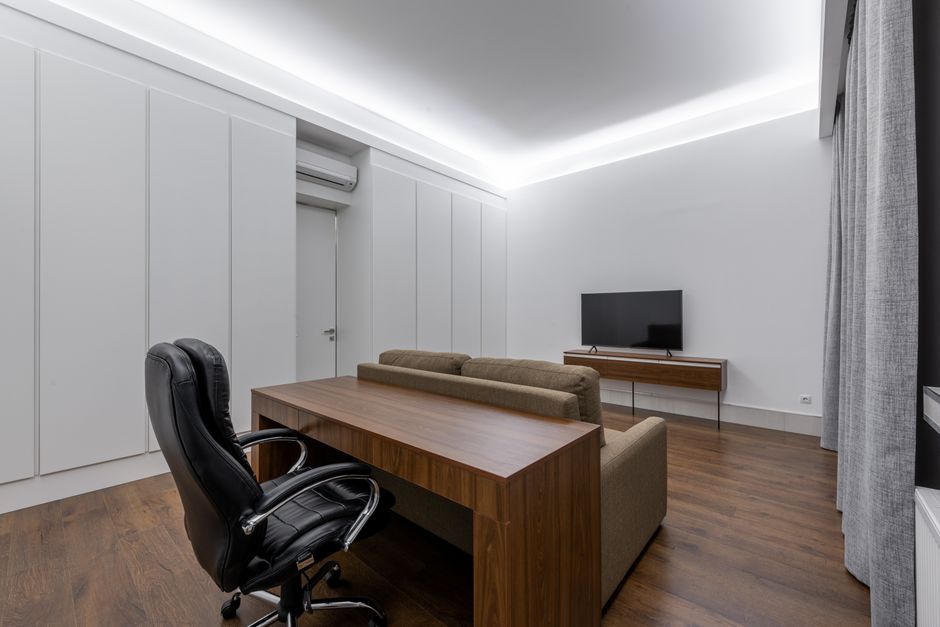3 LED-Streifen hinter dem TV ohne Flackern montieren