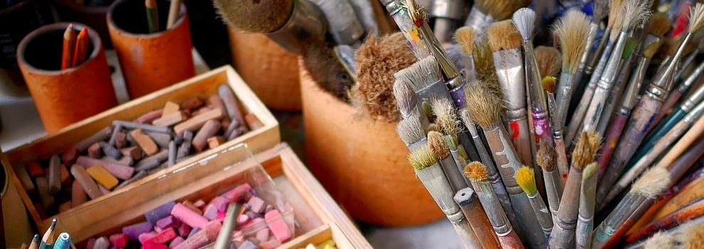 Lichtdesign für kreative Chaos-Zonen – Ordnung schaffen mit cleverer Beleuchtung