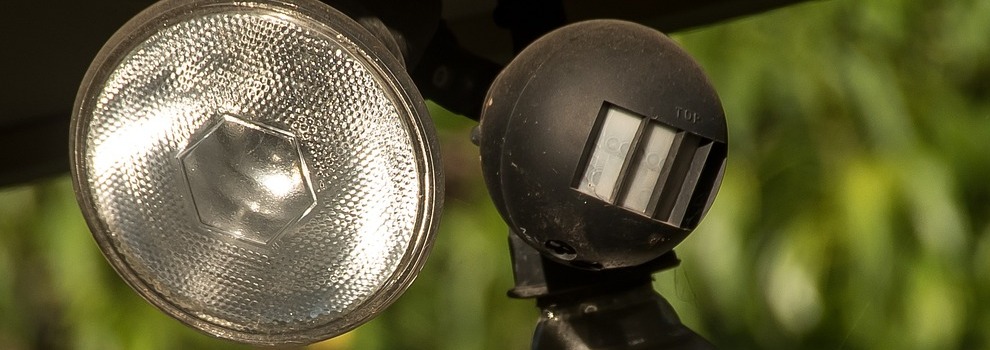 Innovative Lichtsteuerung: Wie funktionieren Bewegungsmelder und Dämmerungsschalter?