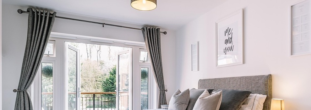 Minimalistisch wohnen – mit cleveren Lichtkonzepten Räume größer wirken lassen